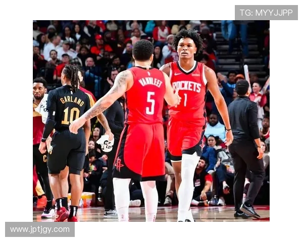 NBA精彩回顾：灰熊战胜勇士火箭轻松击败国王骑士大胜雄鹿展现实力